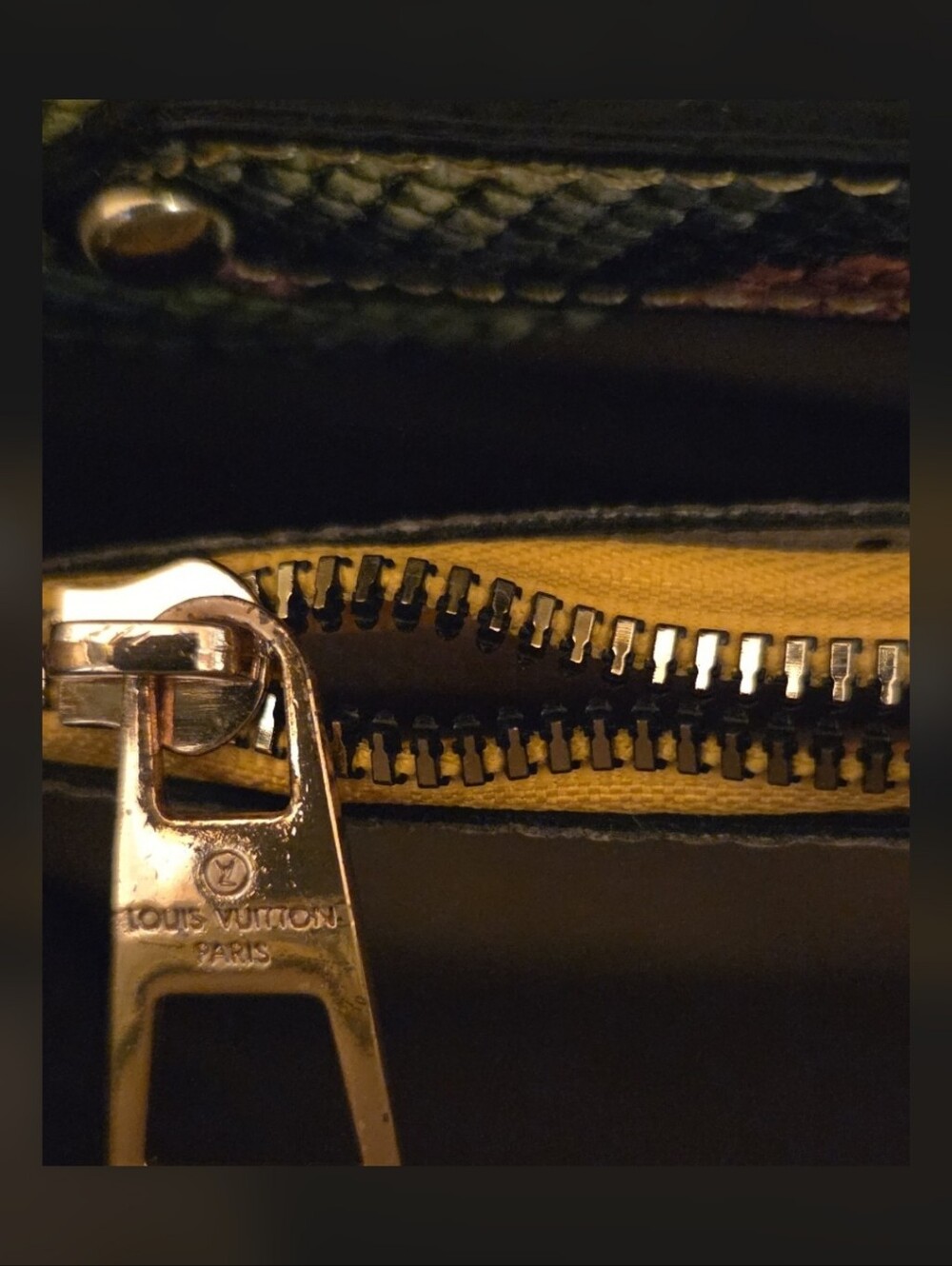 Chic Textured Faux Python Pattern Handbag - Picture 12 of 15